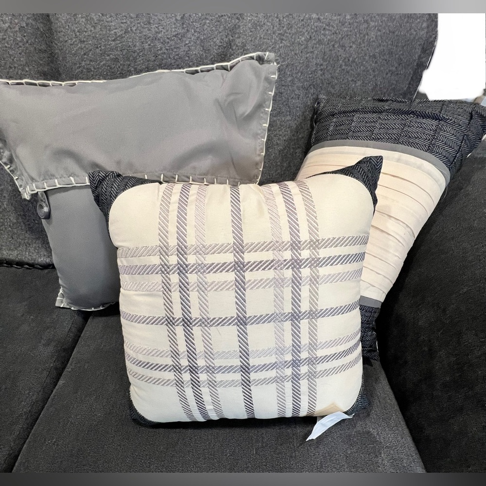 NEW Throw Pillow Set